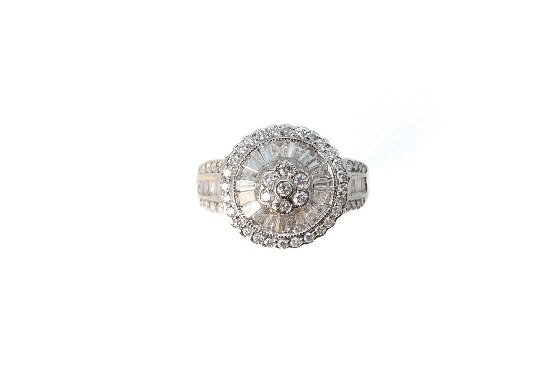 Extravagant White Gold Diamond Ring – Robinson's Galleria