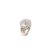 Extravagant White Gold Diamond Ring